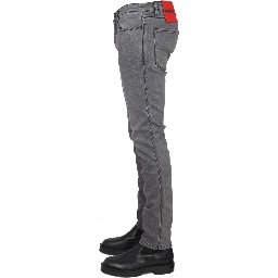 بنطلون جينز بقصة ضيقة