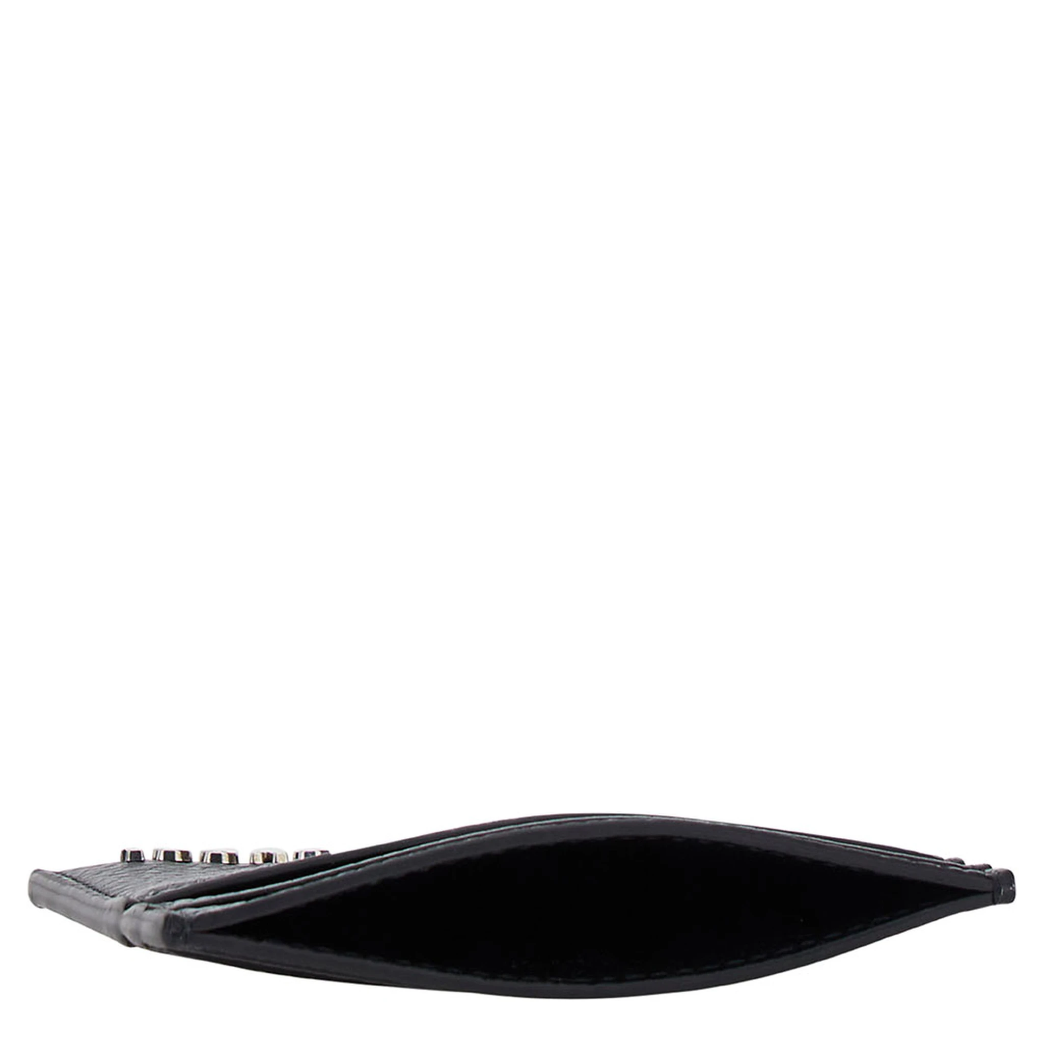 حامل بطاقات أسود بشعار من الجلد المطروق للرجال