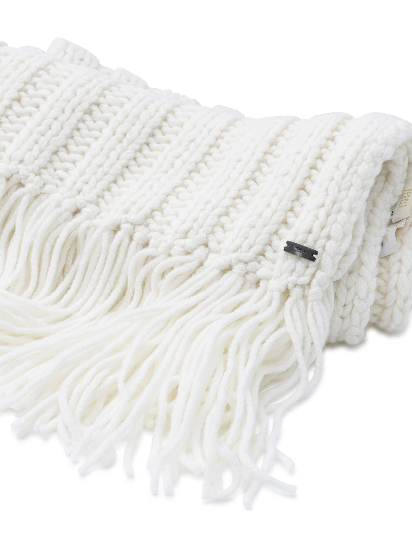 Virgin wool scarf
