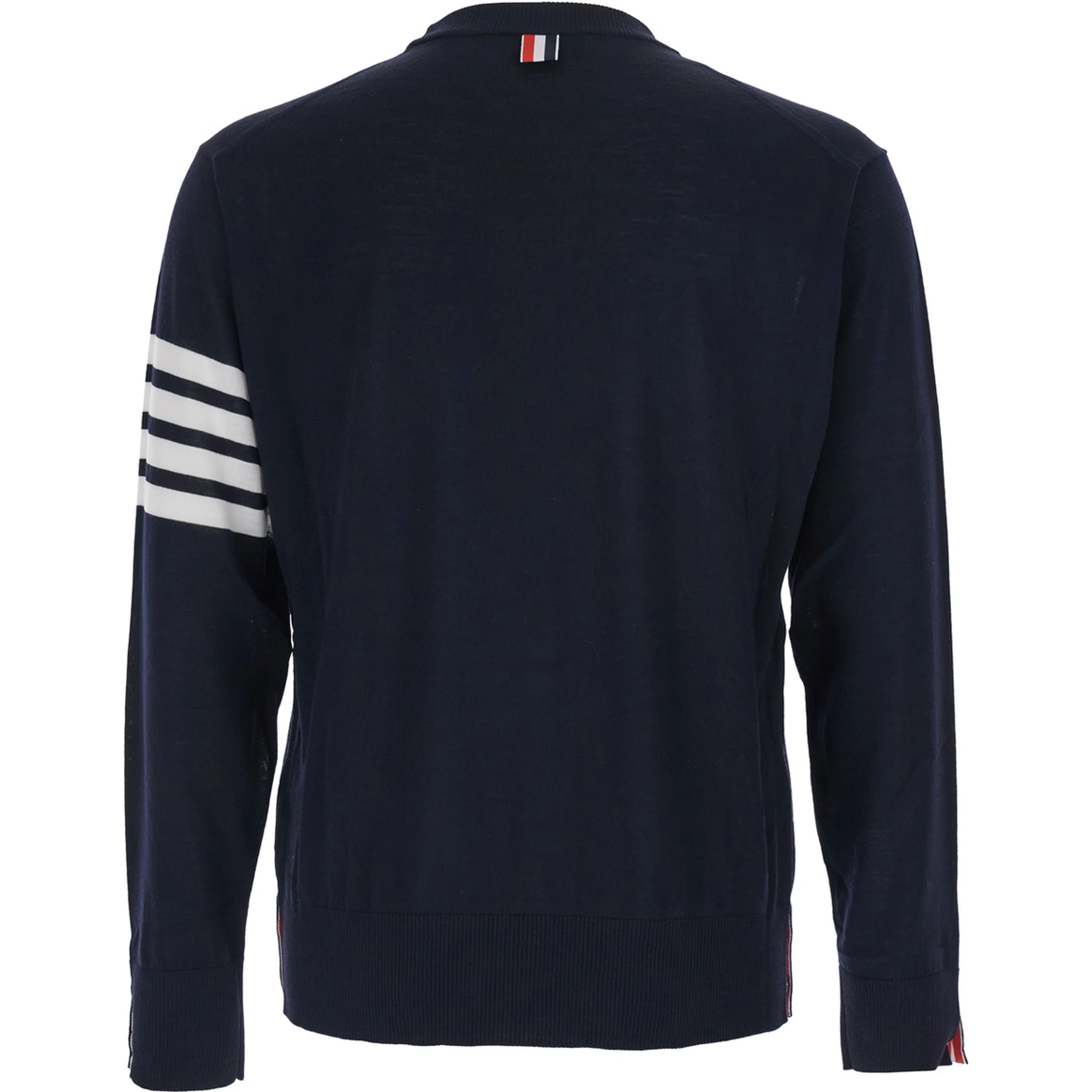 كنزة صوفية زرقاء برقبة دائرية مزينة بأربعة أشرطة على الكم وحواف مضلعة للرجال