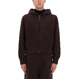 كنزة صوفية مطرزة بشعار