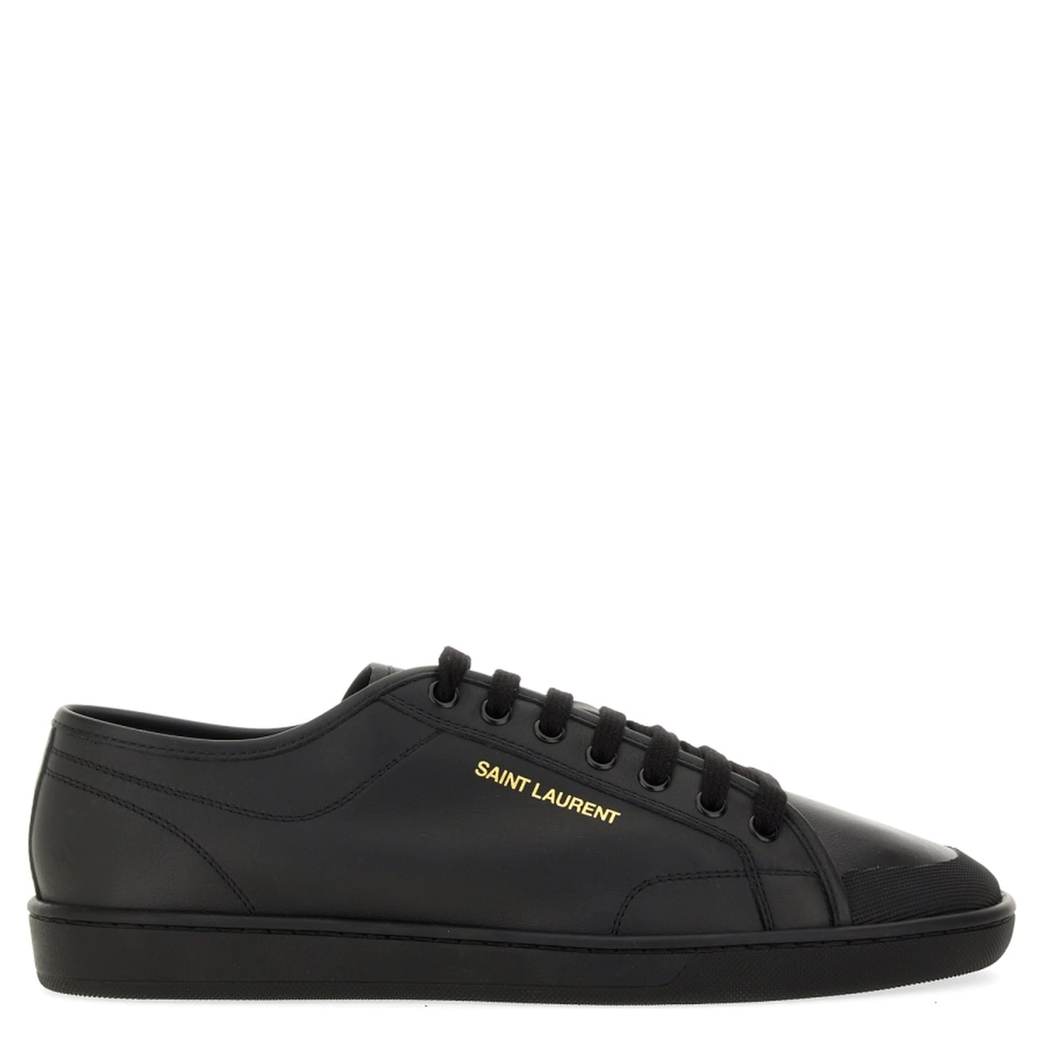 حذاء رياضي من الجلد الناعم