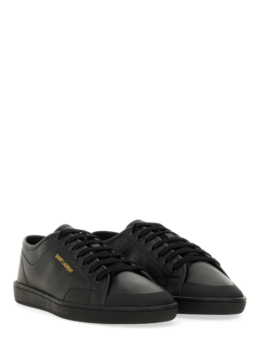 حذاء رياضي من الجلد الناعم