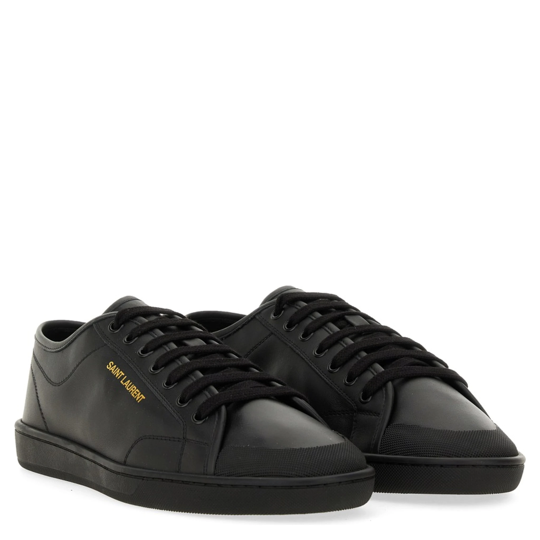 حذاء رياضي من الجلد الناعم