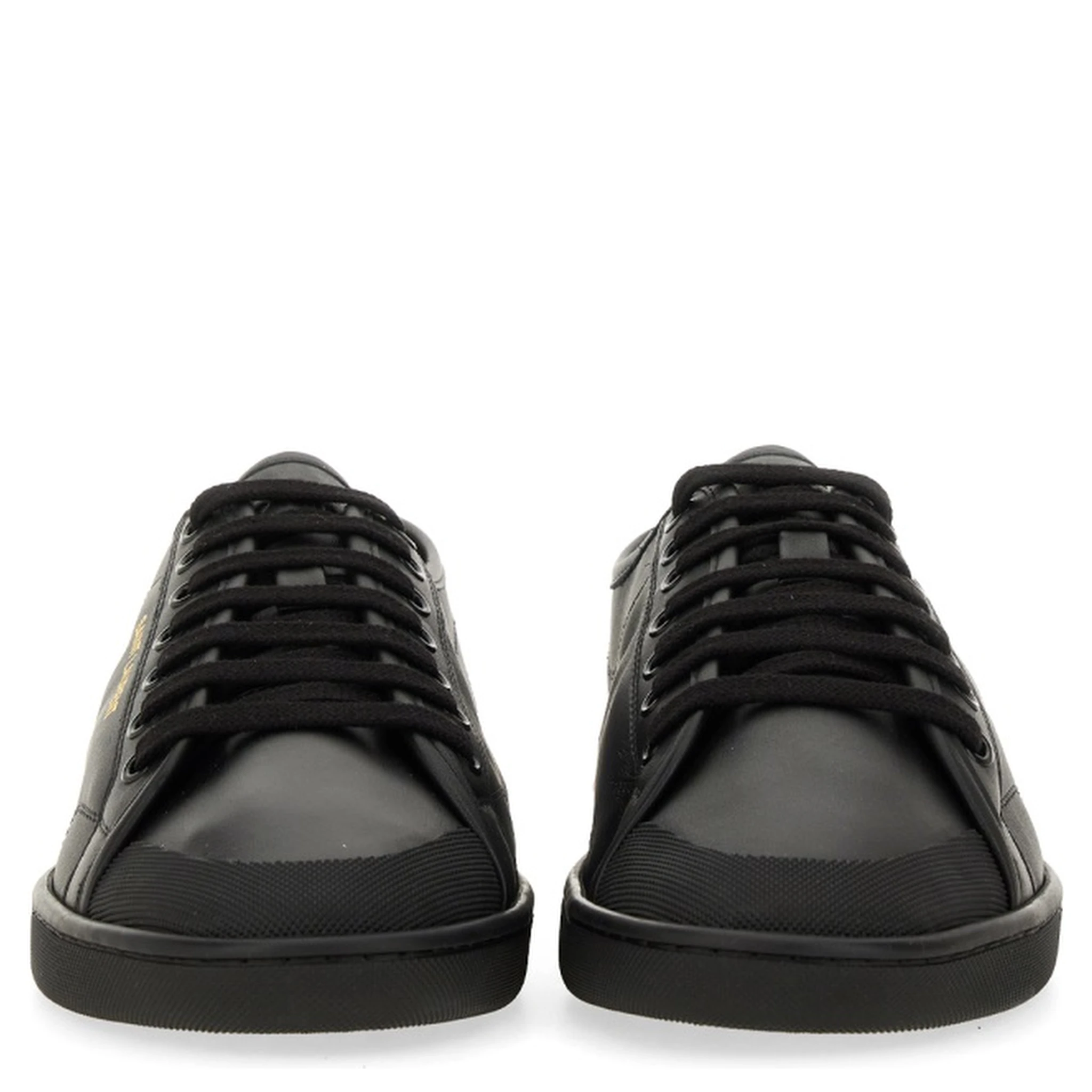 حذاء رياضي من الجلد الناعم