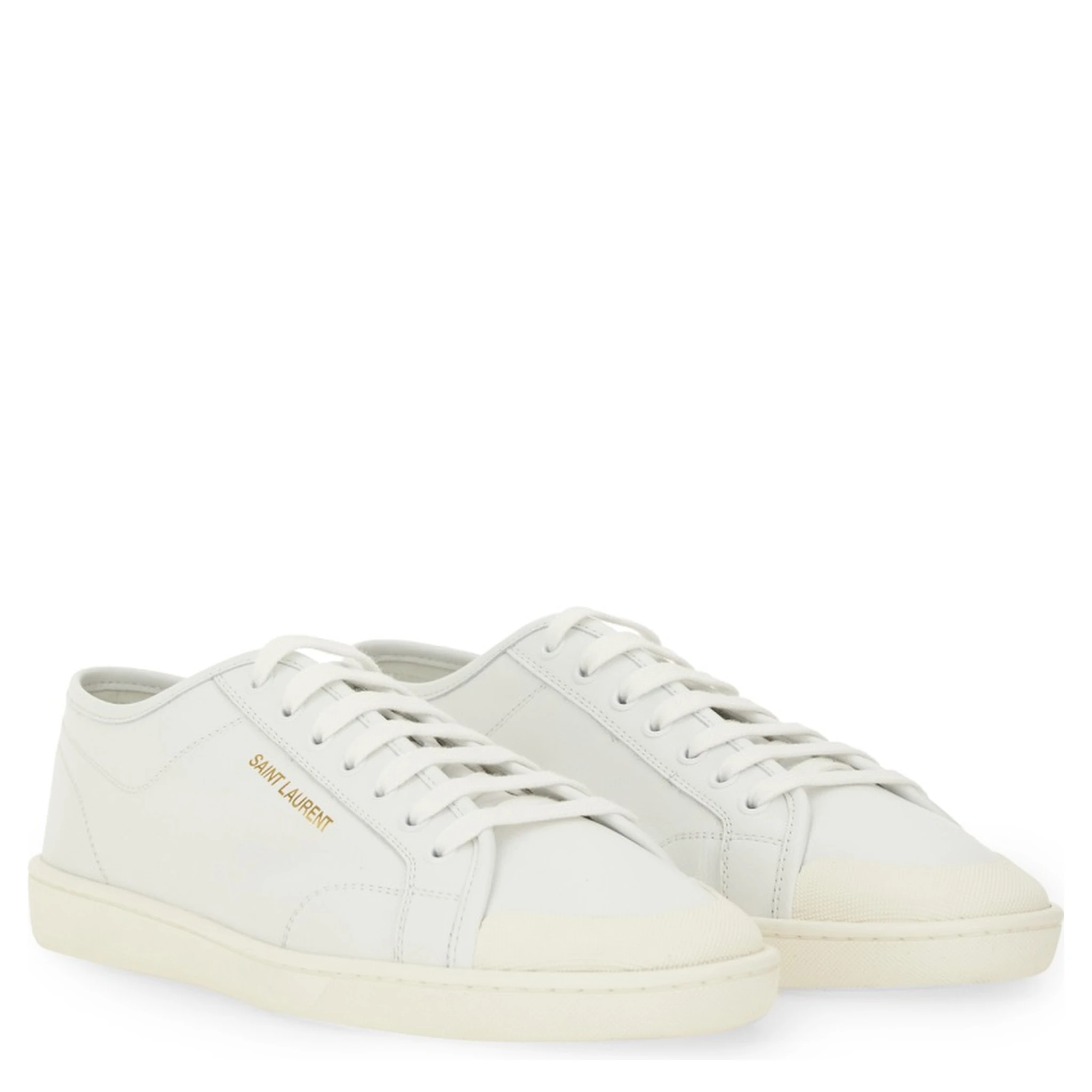 حذاء رياضي من الجلد الناعم