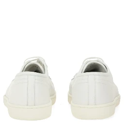 حذاء رياضي من الجلد الناعم