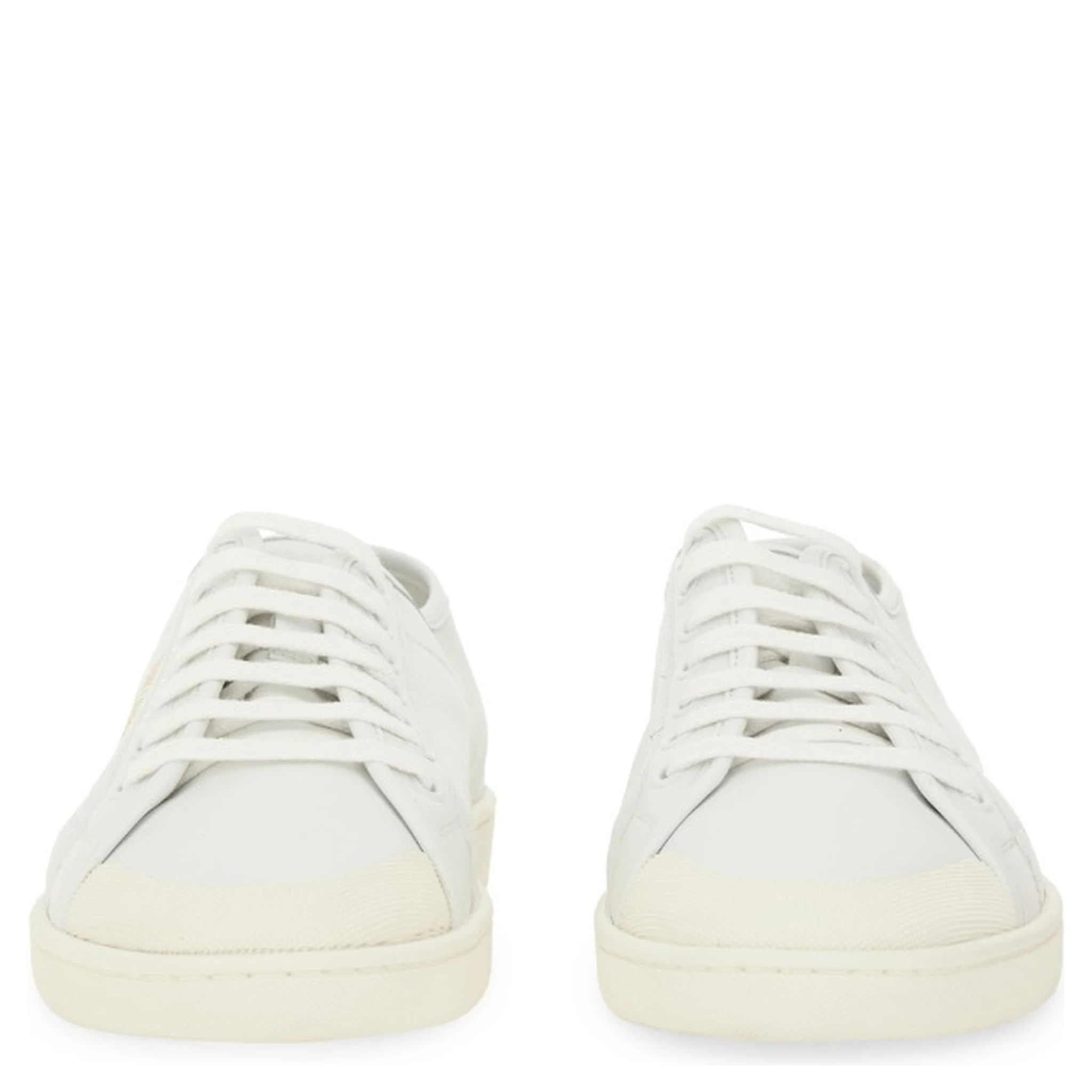 حذاء رياضي من الجلد الناعم