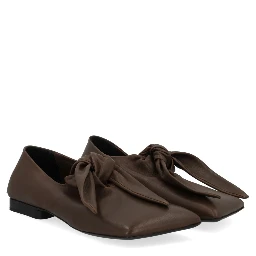 LACE-UP SHOE