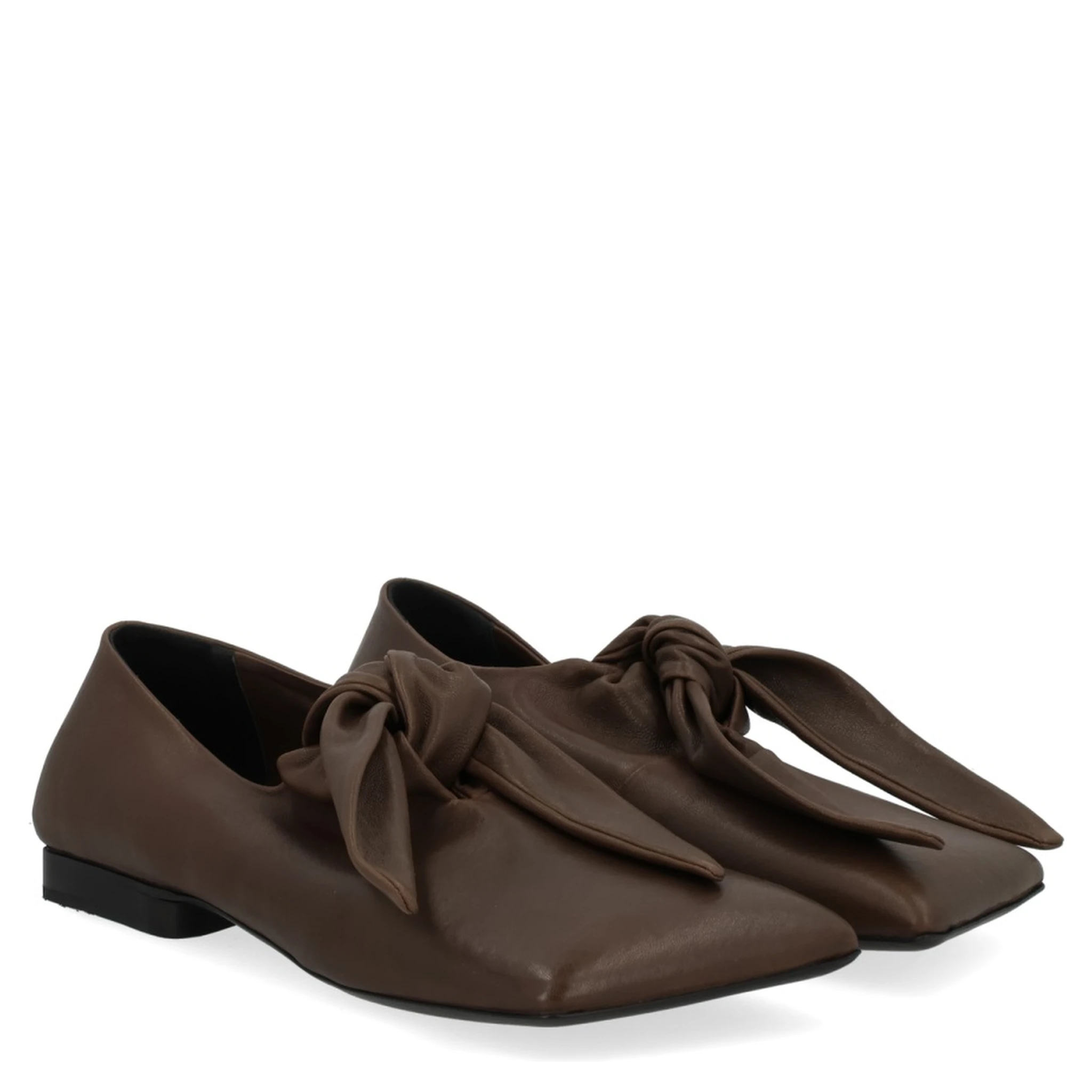 LACE-UP SHOE