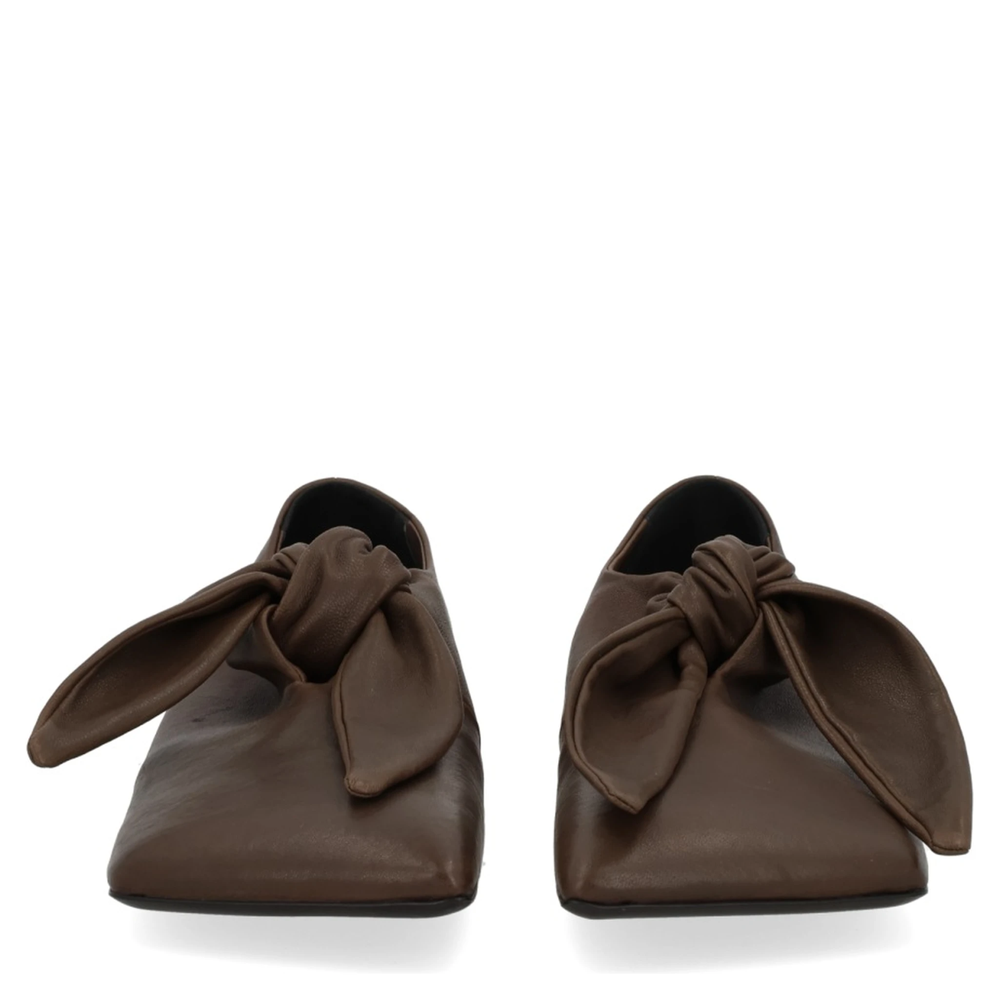 LACE-UP SHOE