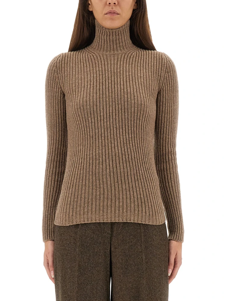 RIBBED TURTLENECK SWEATER