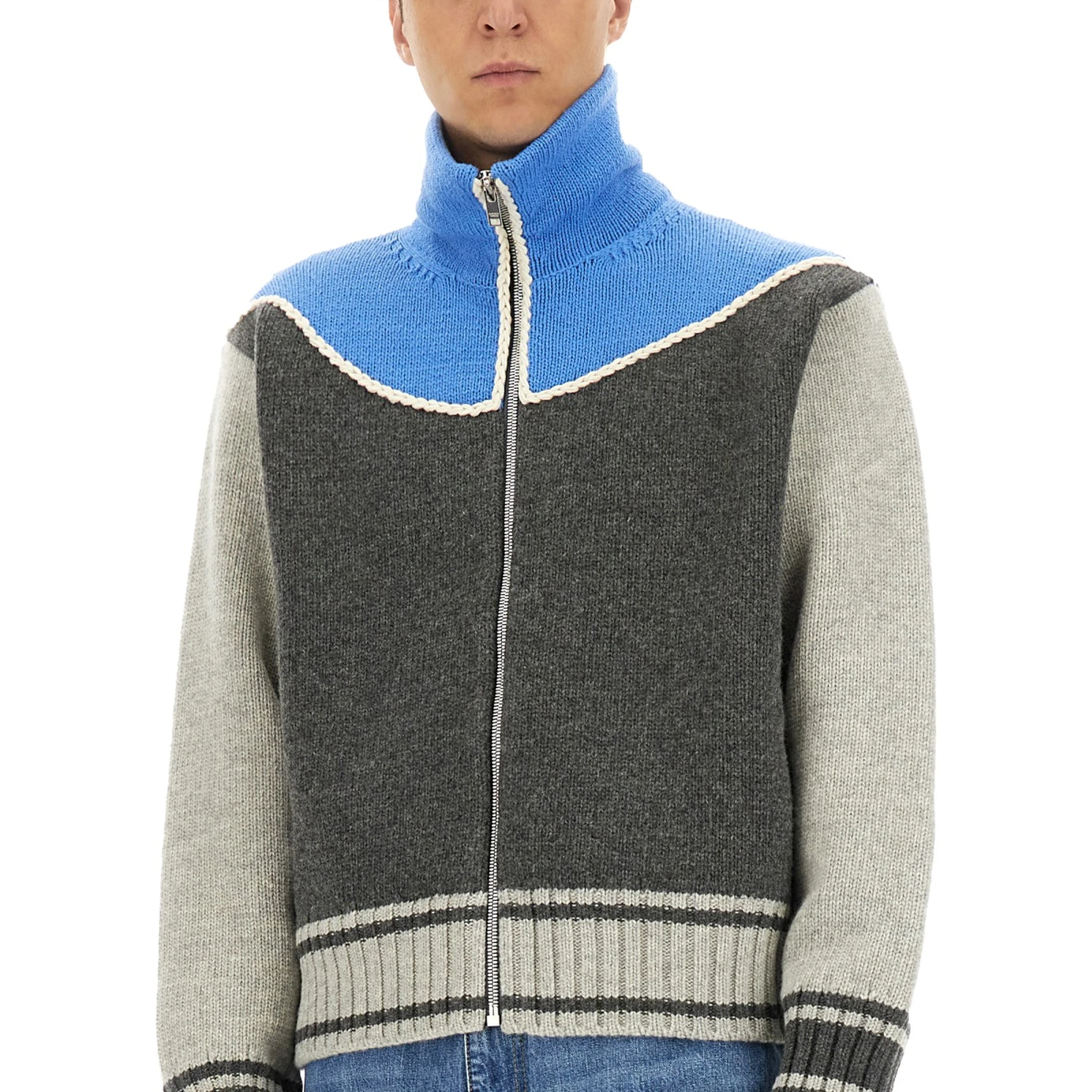 قميص بسحاب.