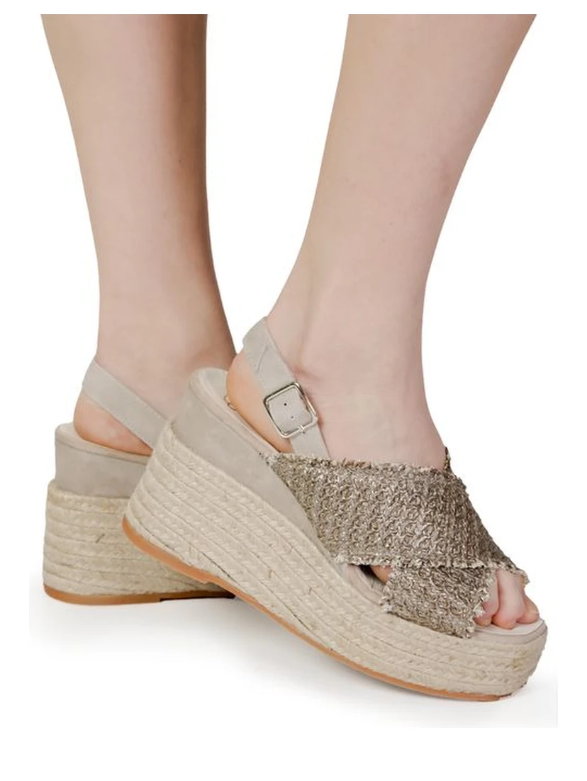 حذاء بكعب عالٍ من القطن البرونزي