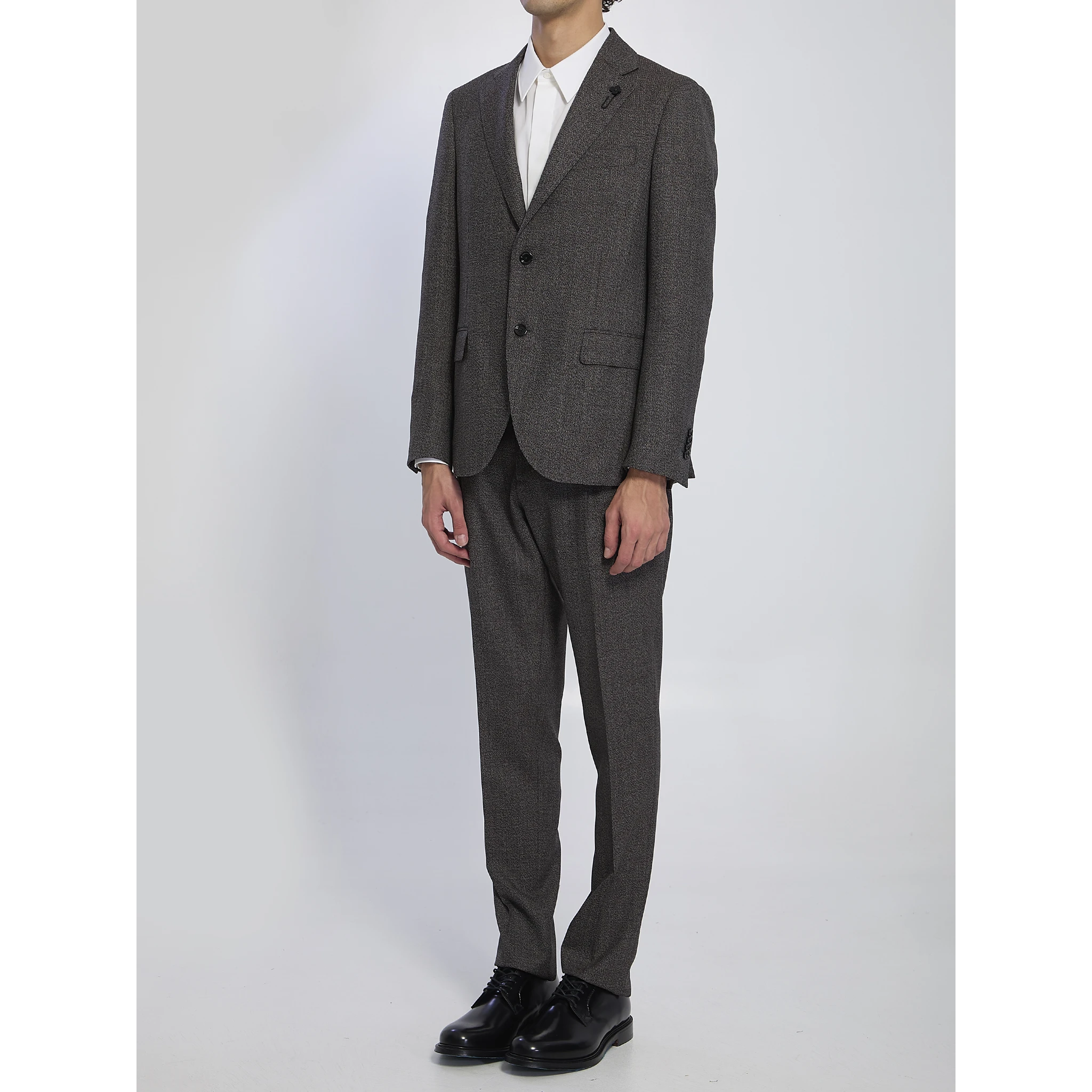 Single-breasted suit in virgin wool