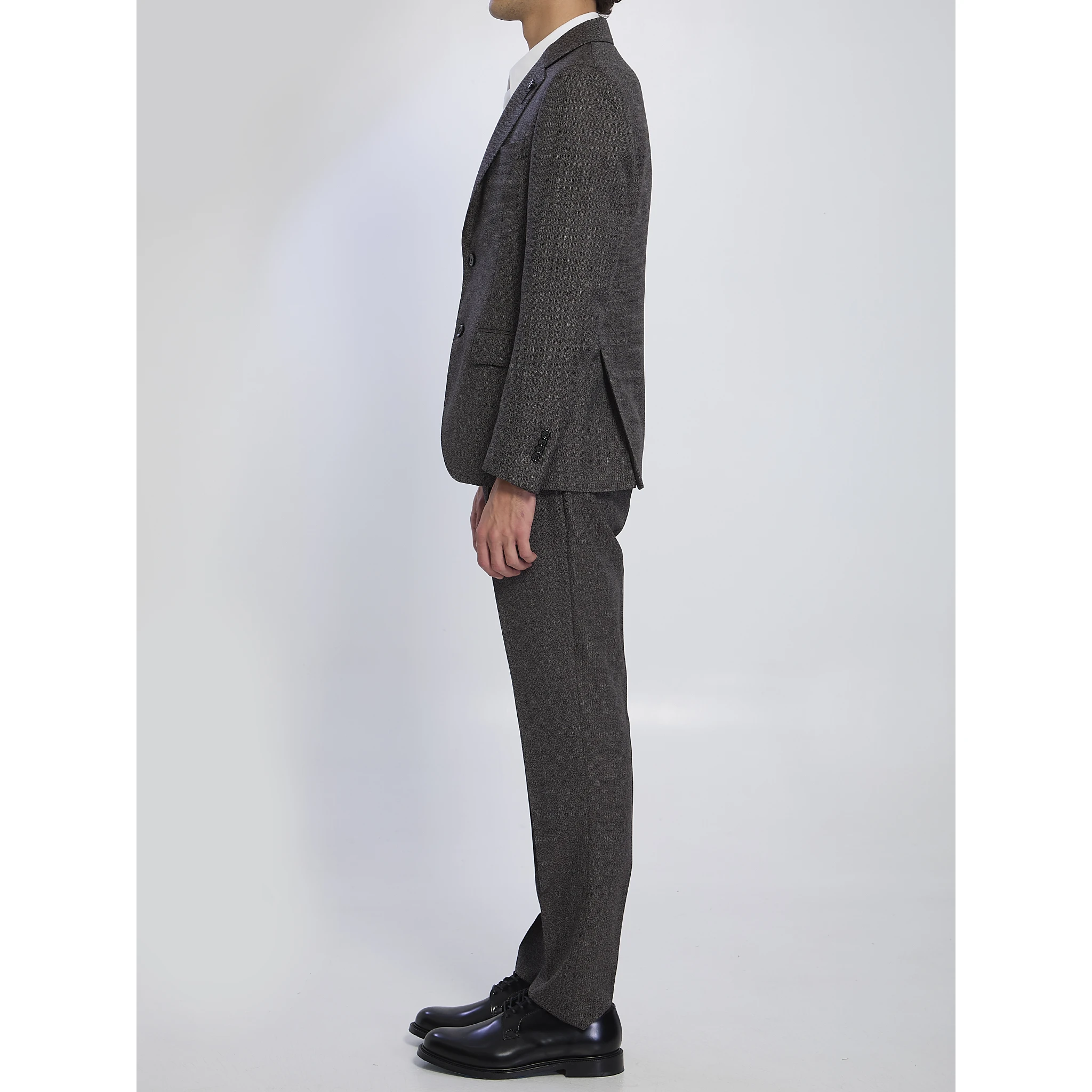 Single-breasted suit in virgin wool