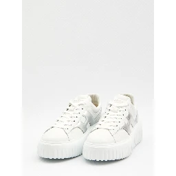 أحذية رياضية بخطوط H