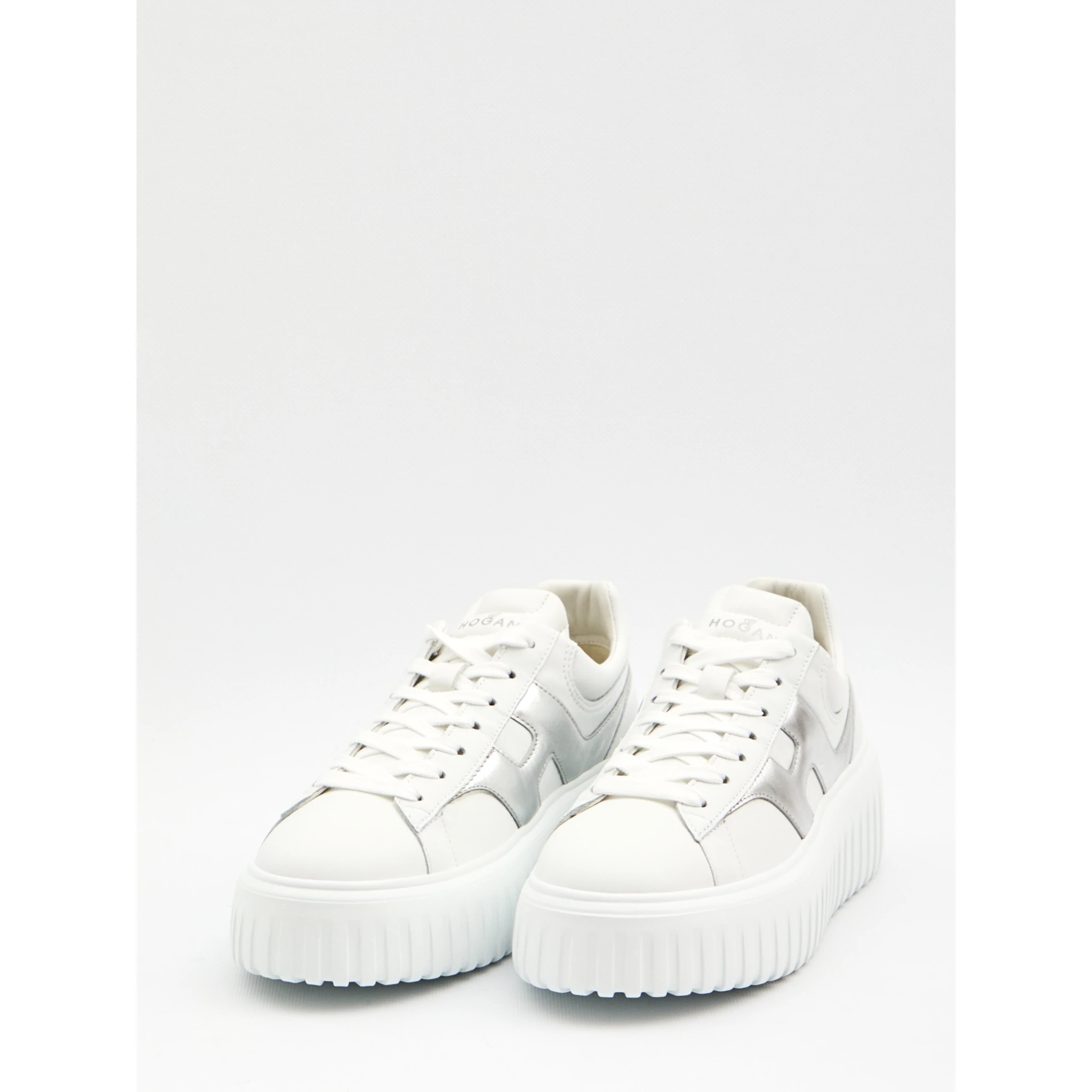 أحذية رياضية بخطوط H