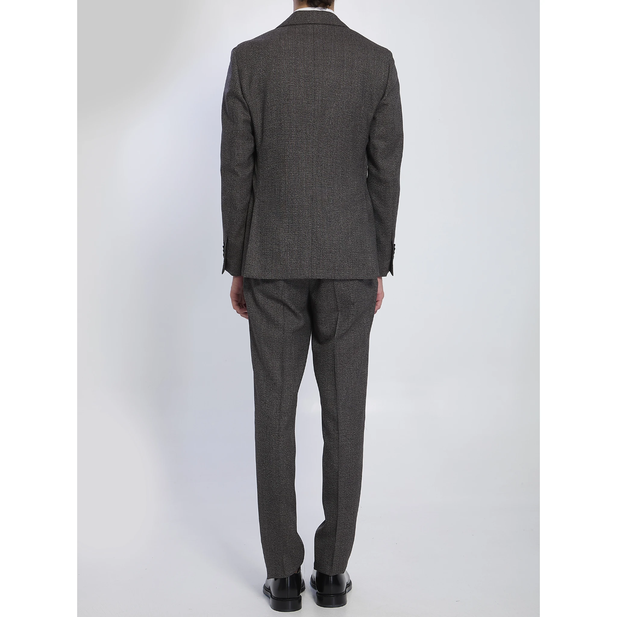 Single-breasted suit in virgin wool