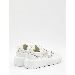 أحذية رياضية بخطوط H