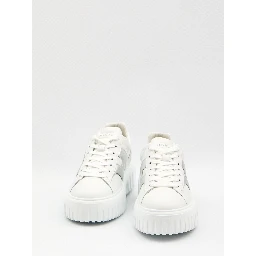 أحذية رياضية بخطوط H