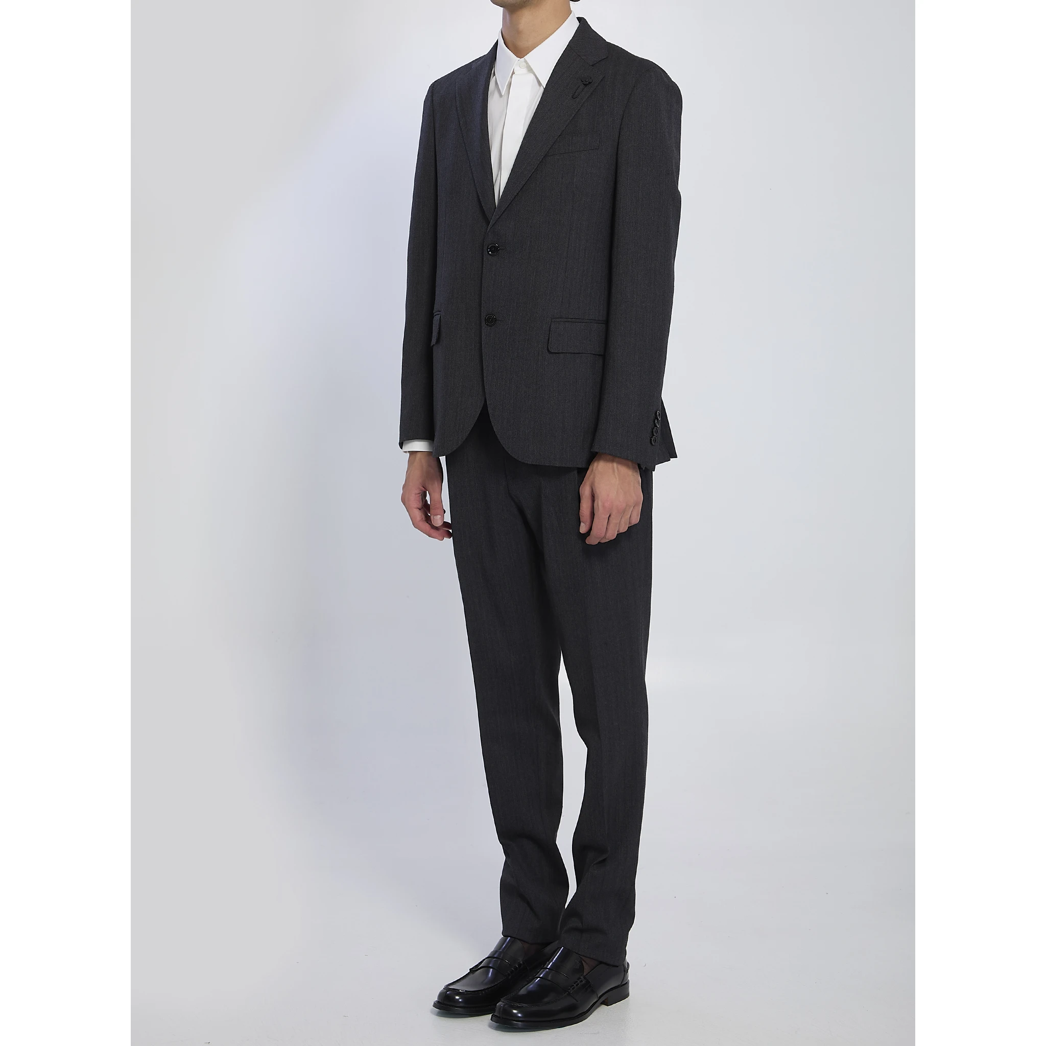 Single-breasted suit in virgin wool