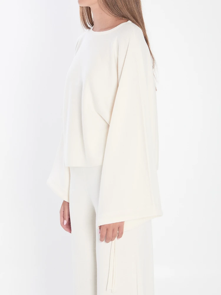 Sweater in fine wool yarn alternative