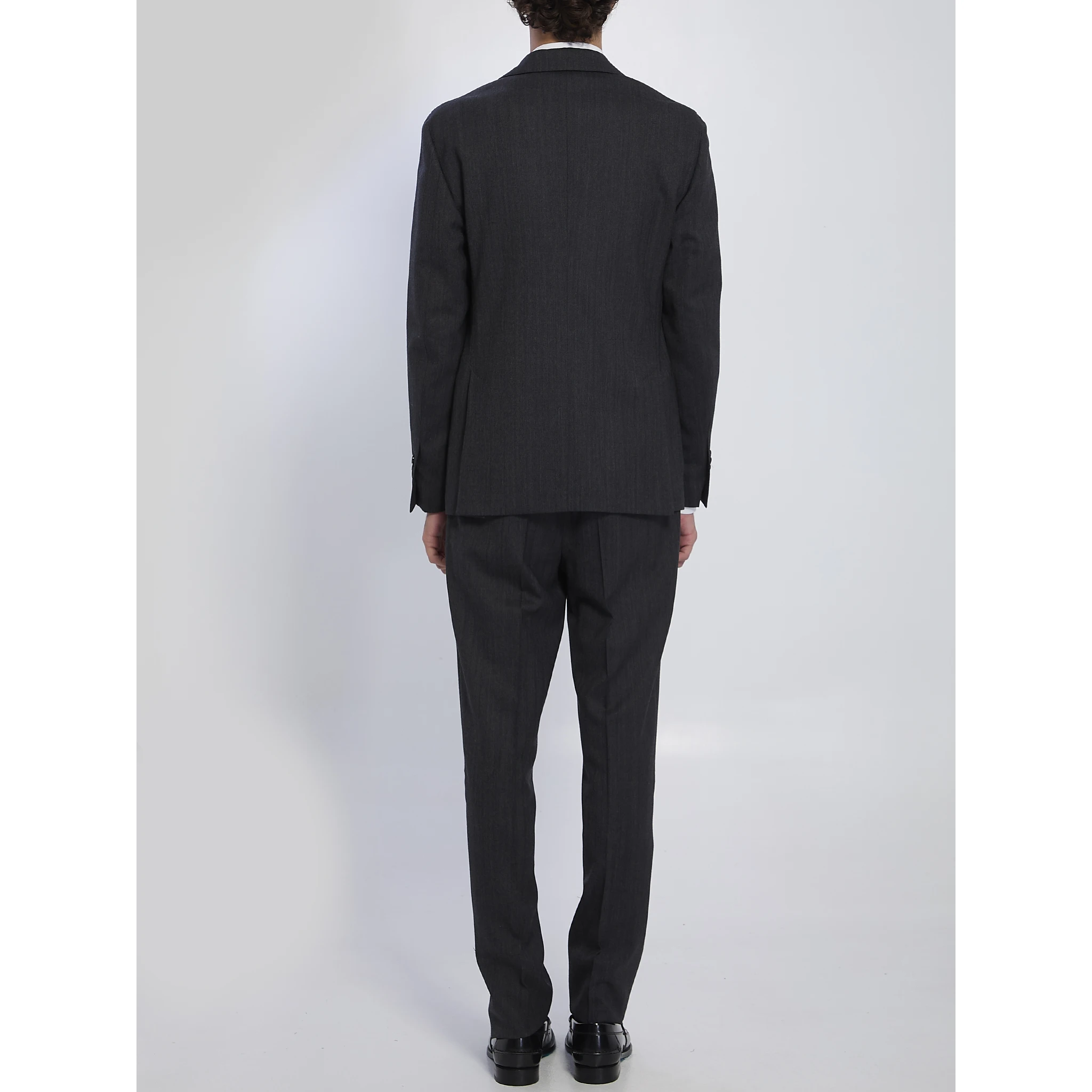 Single-breasted suit in virgin wool