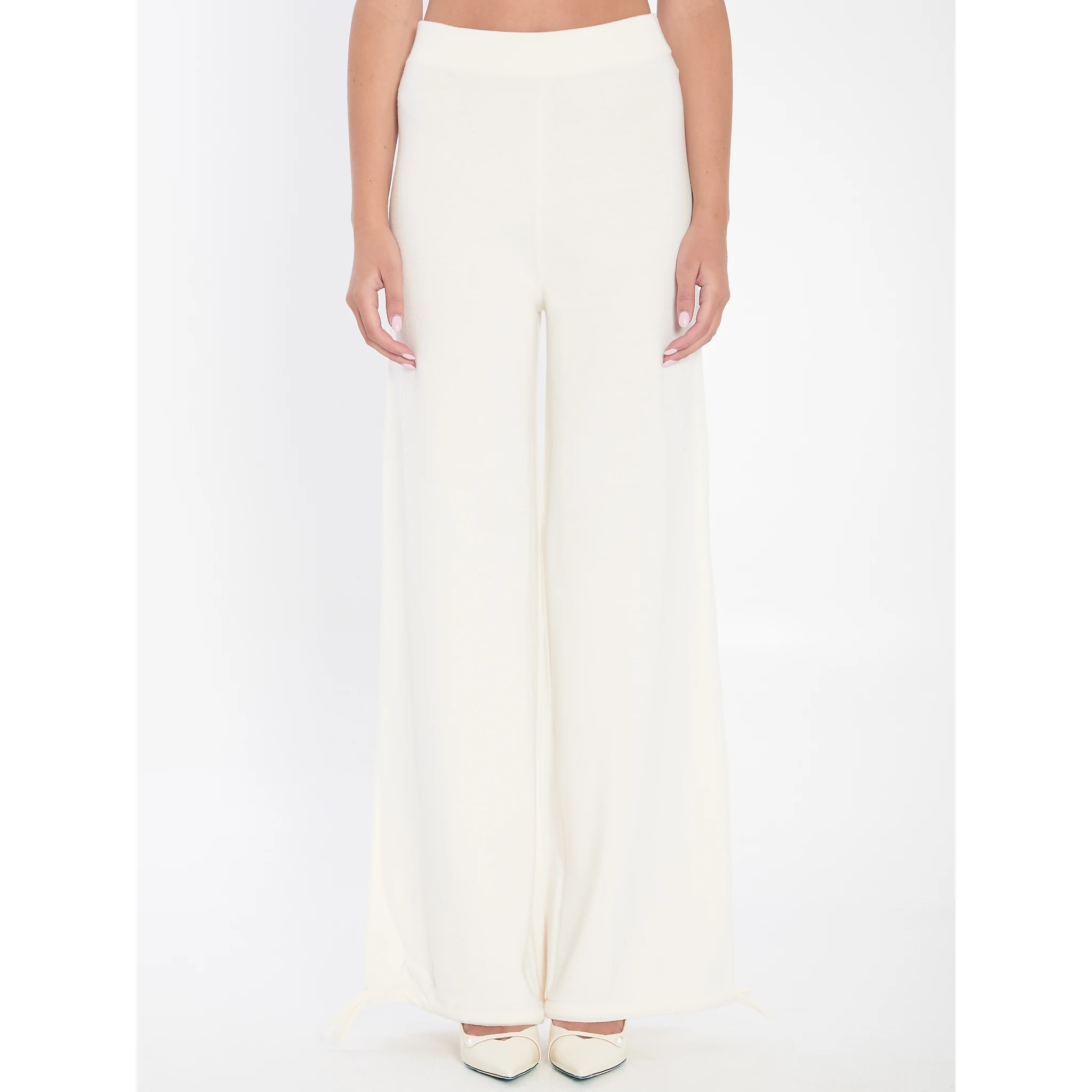 Trousers in wool yarn