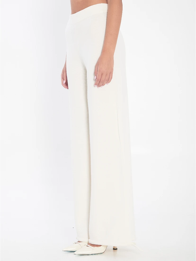 Trousers in wool yarn