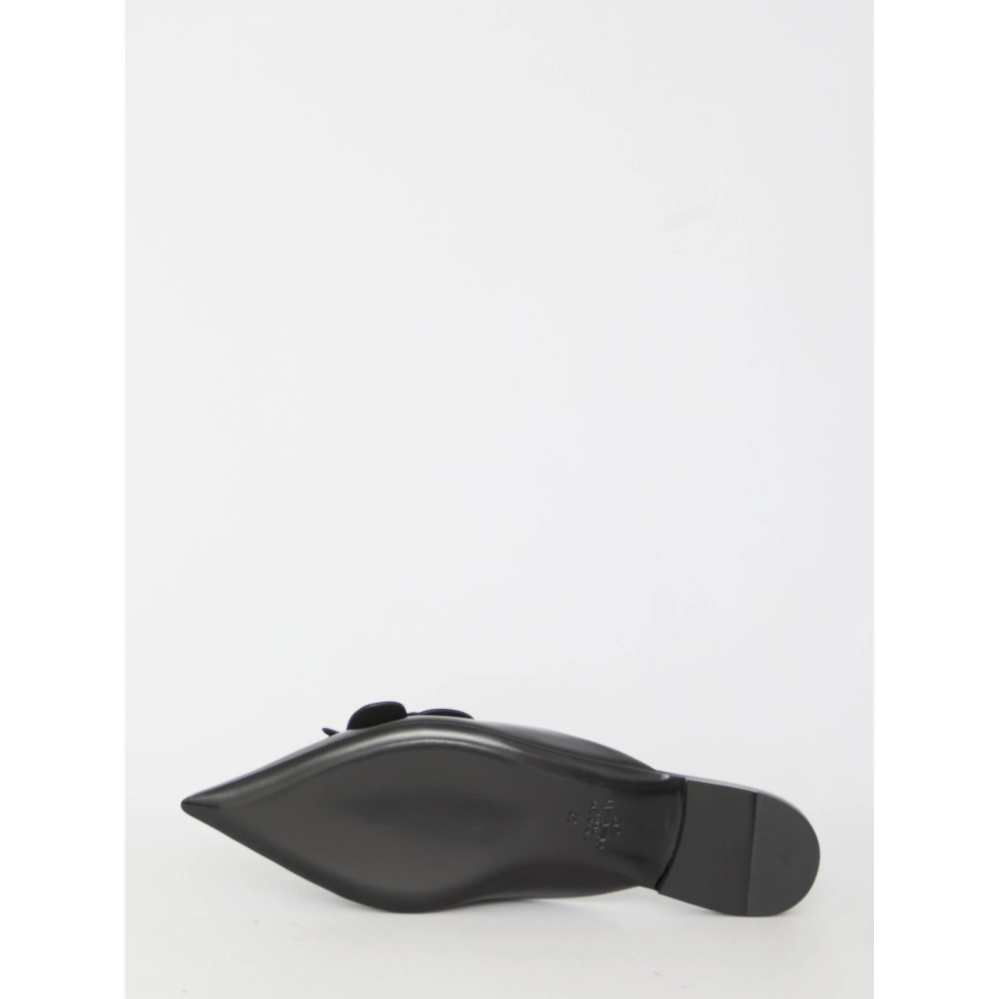 Flat mules in leather