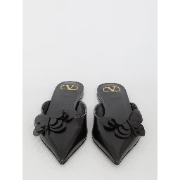 Flat mules in leather