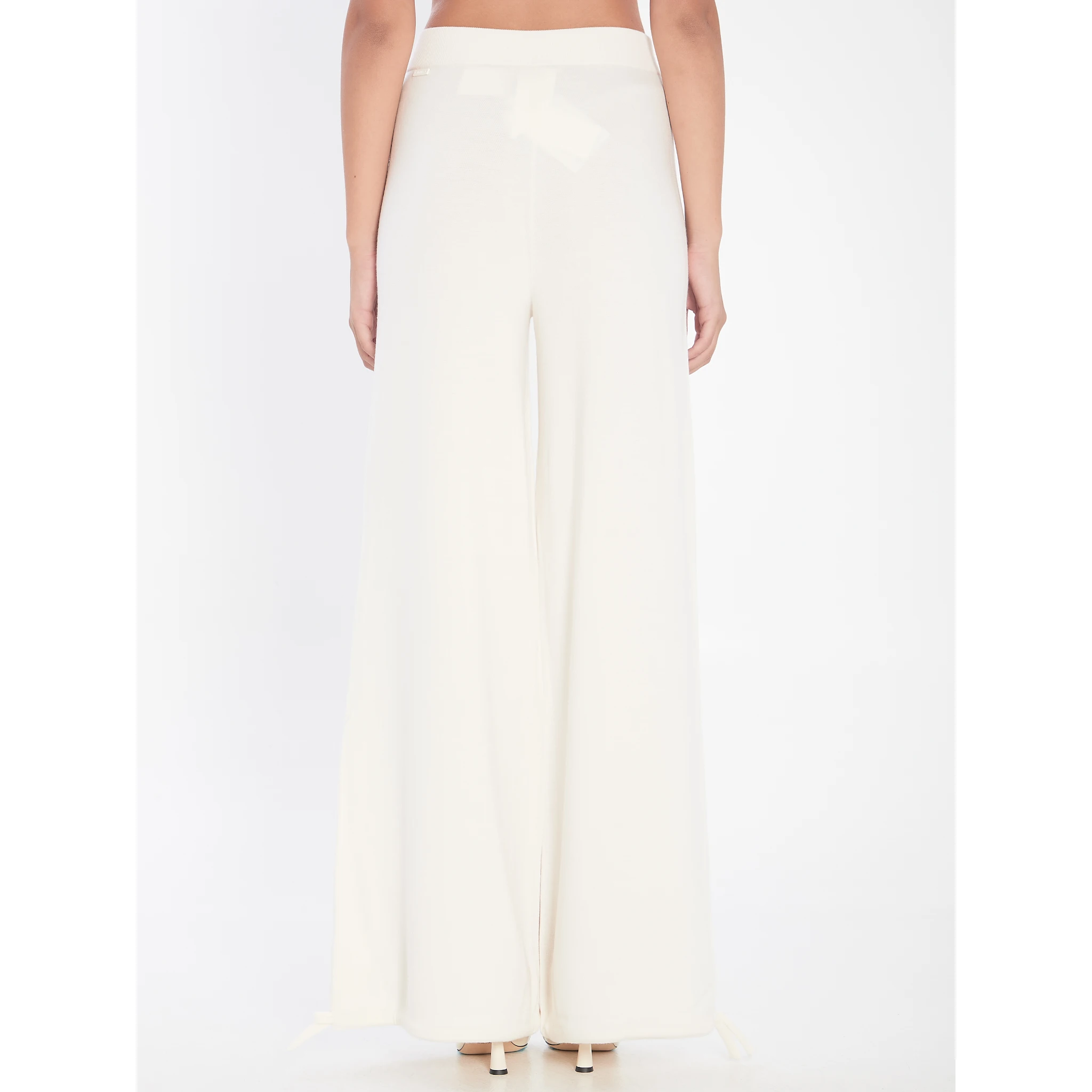 Trousers in wool yarn