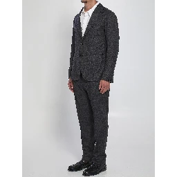 Single-breasted suit in wool and silk