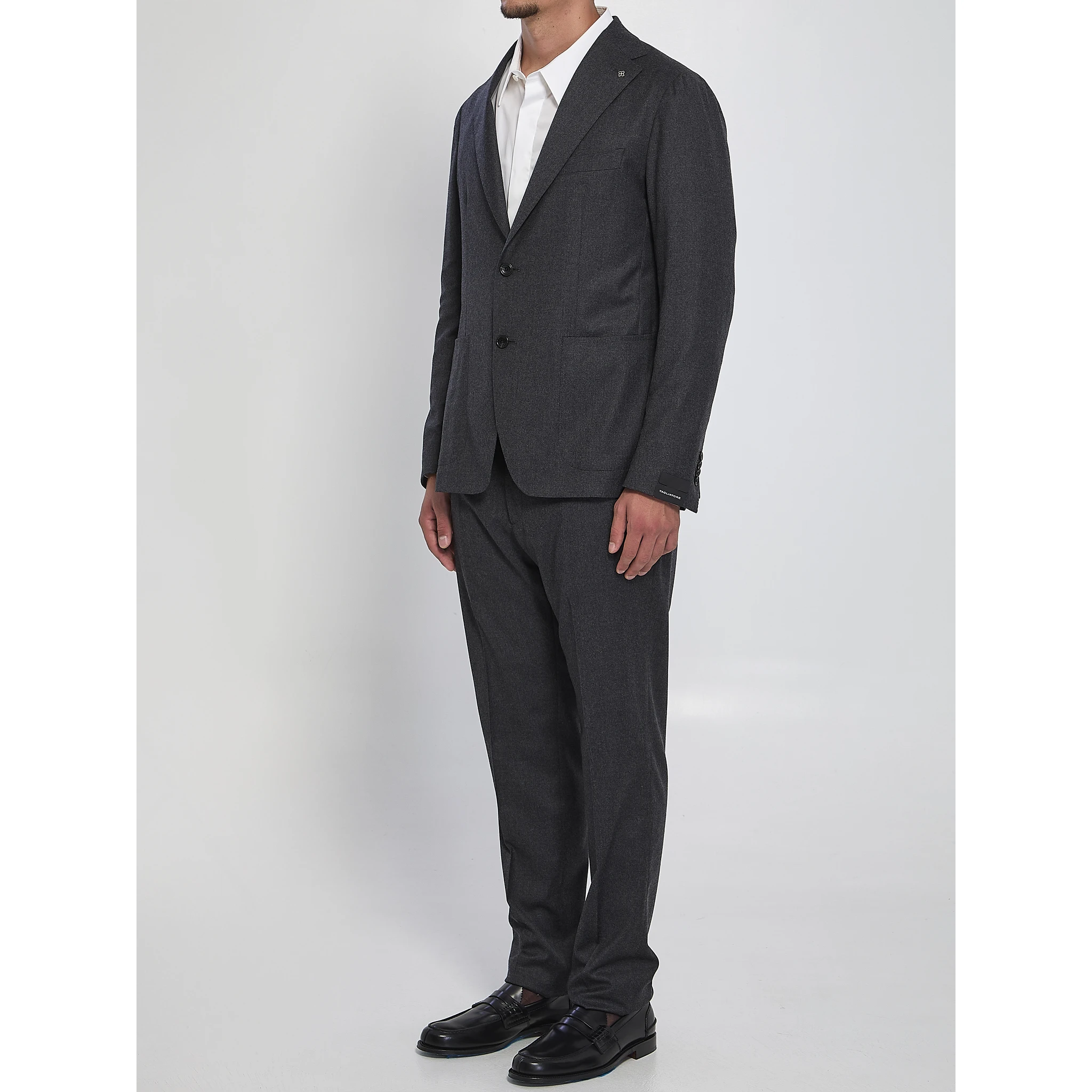 Single-breasted suit in wool and silk