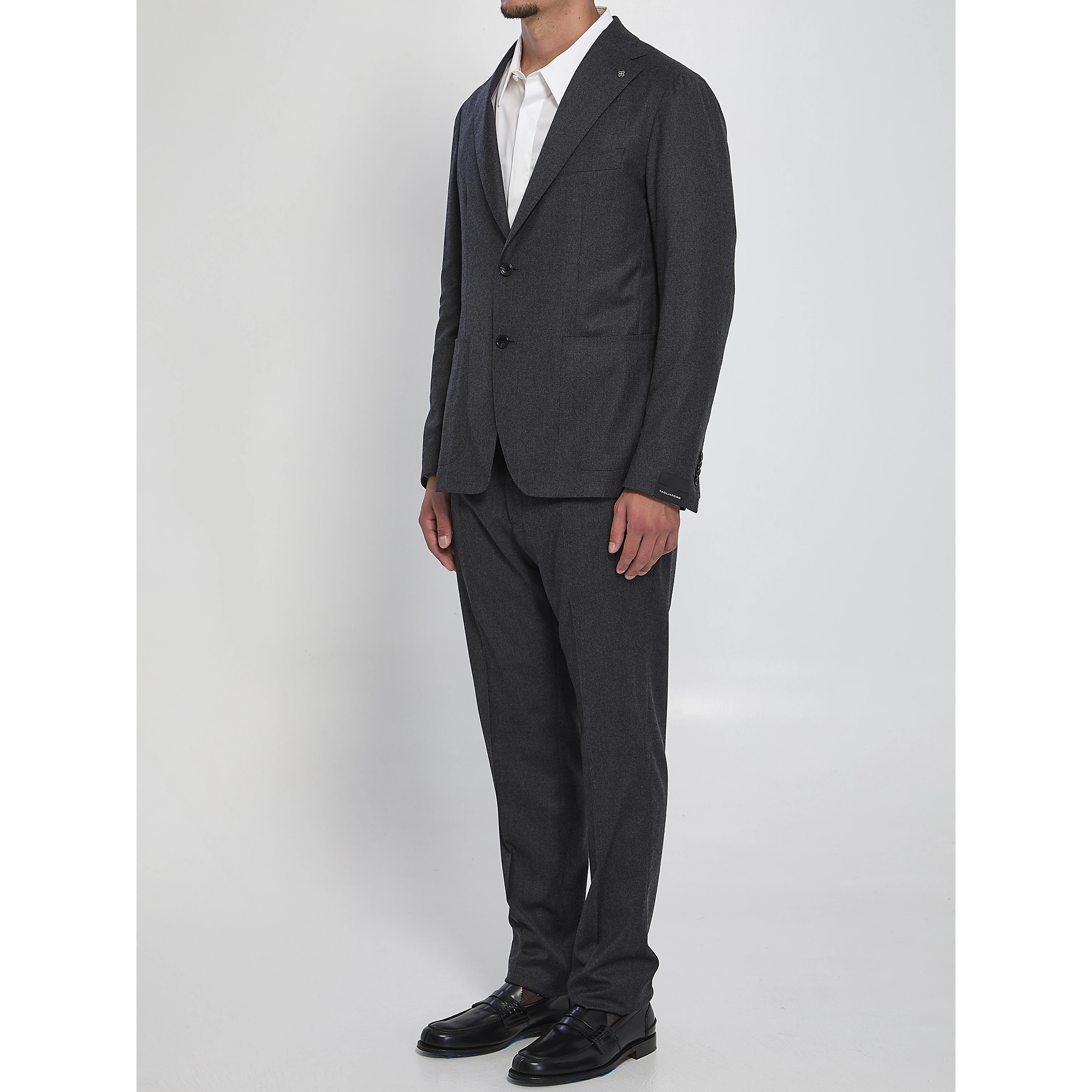 Single-breasted suit in wool and silk