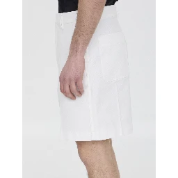 Bermuda shorts with V Detail
