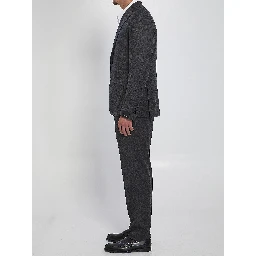 Single-breasted suit in wool and silk