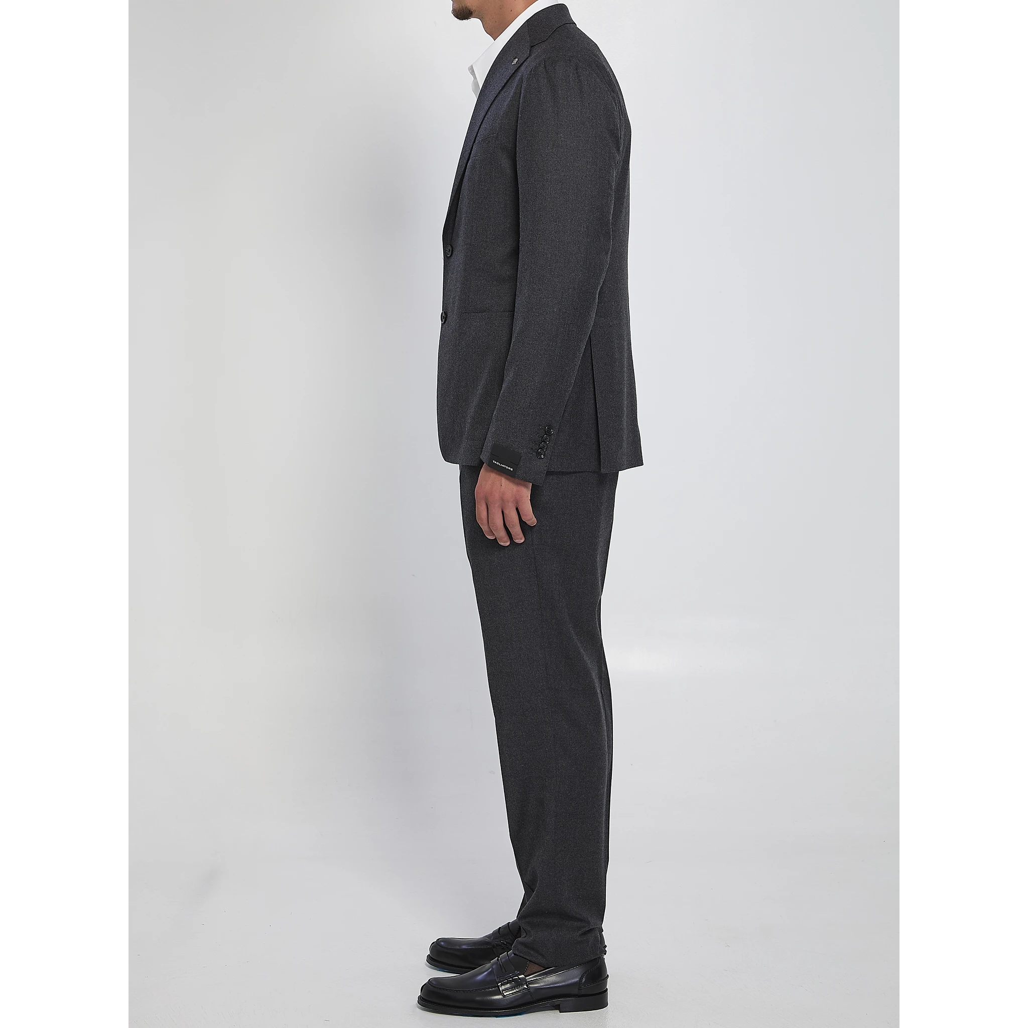 Single-breasted suit in wool and silk