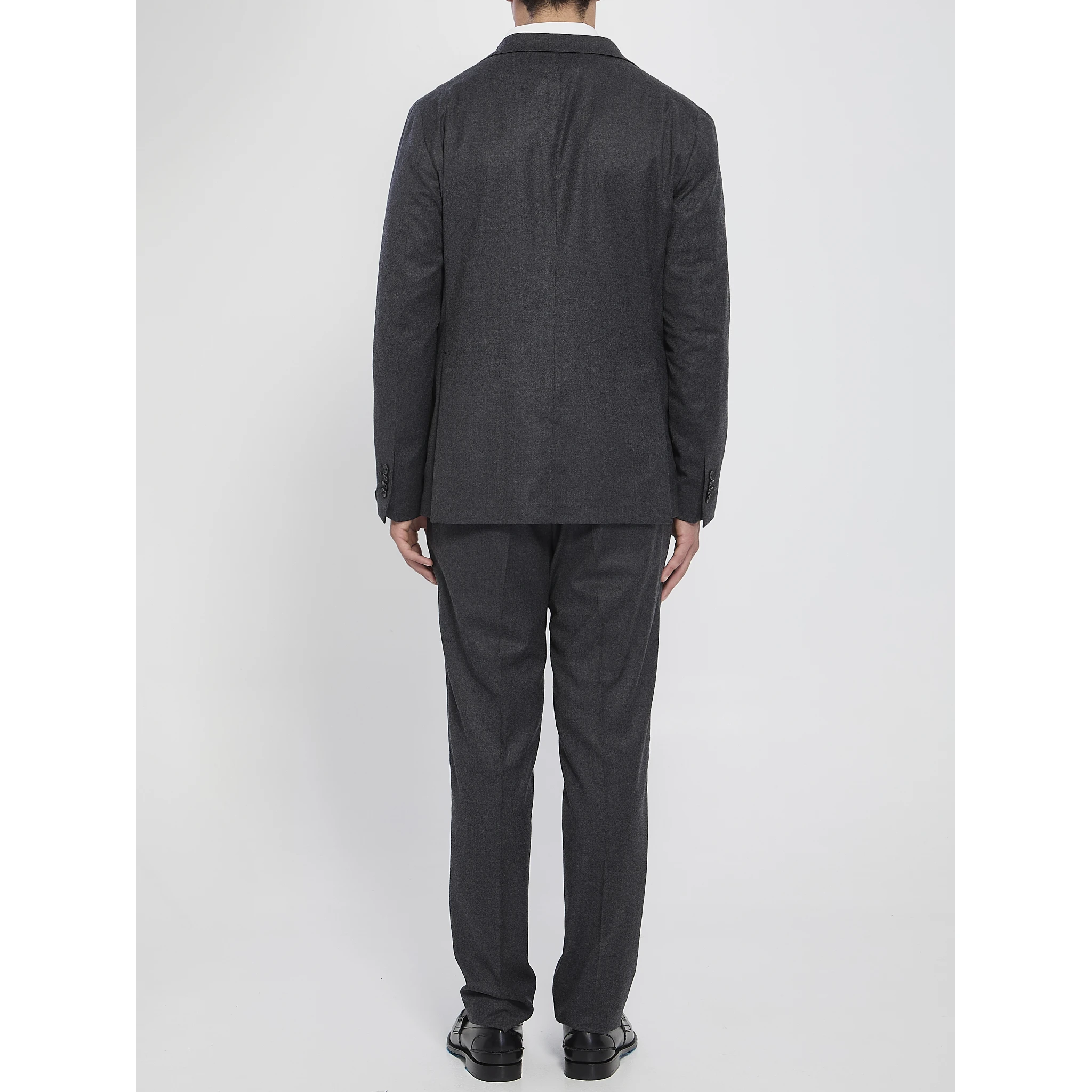 Single-breasted suit in wool and silk