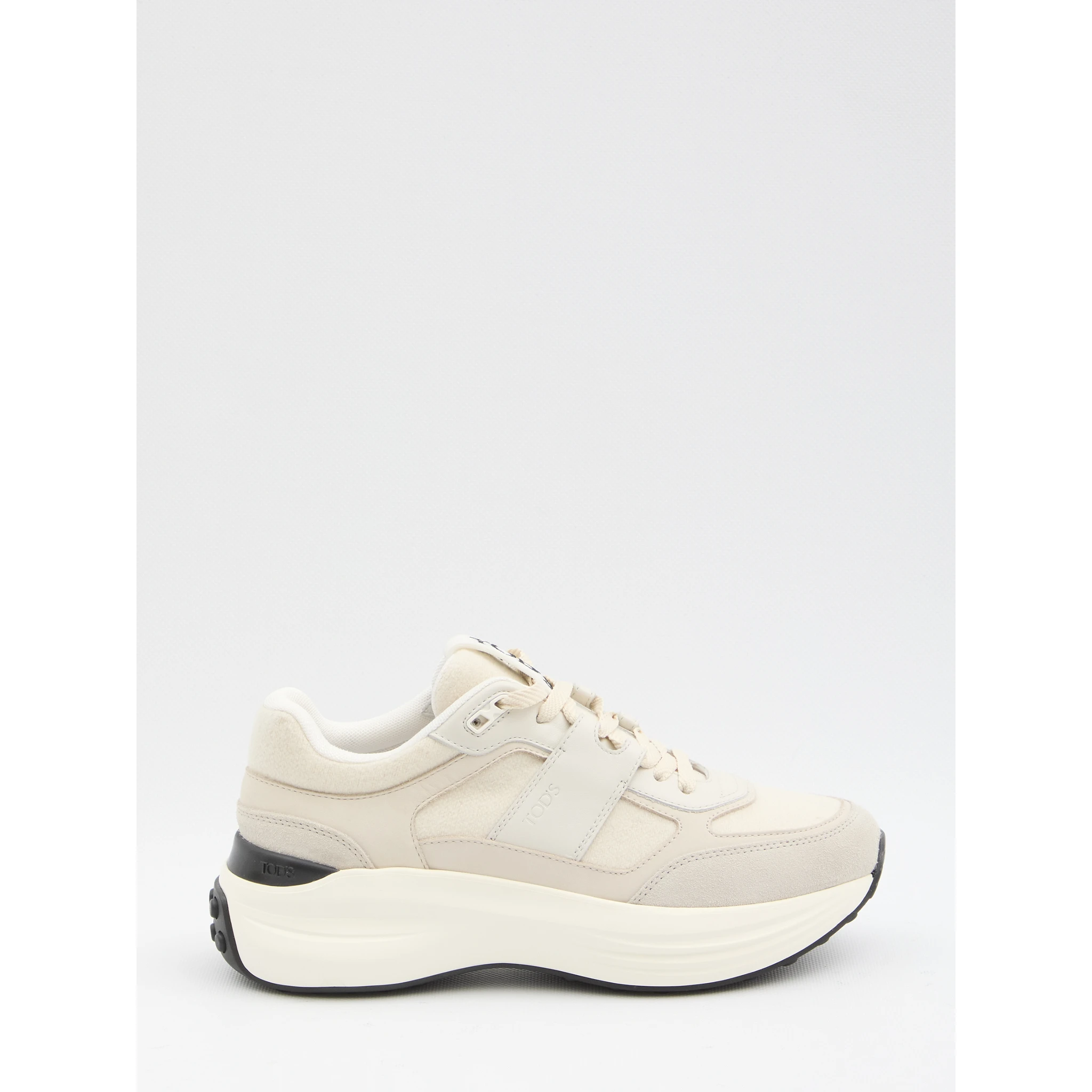 Sneakers in leather and fabric