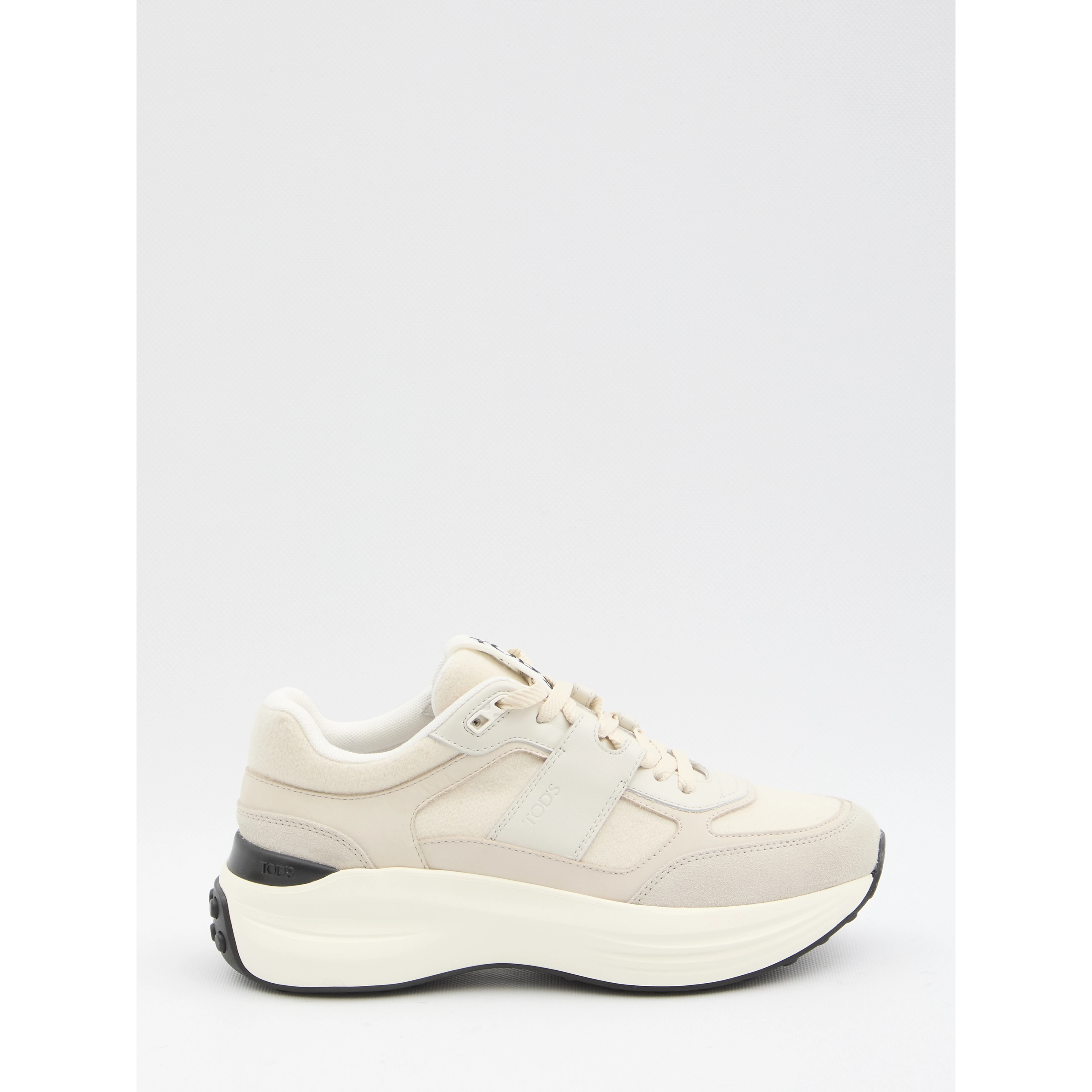 Sneakers in leather and fabric