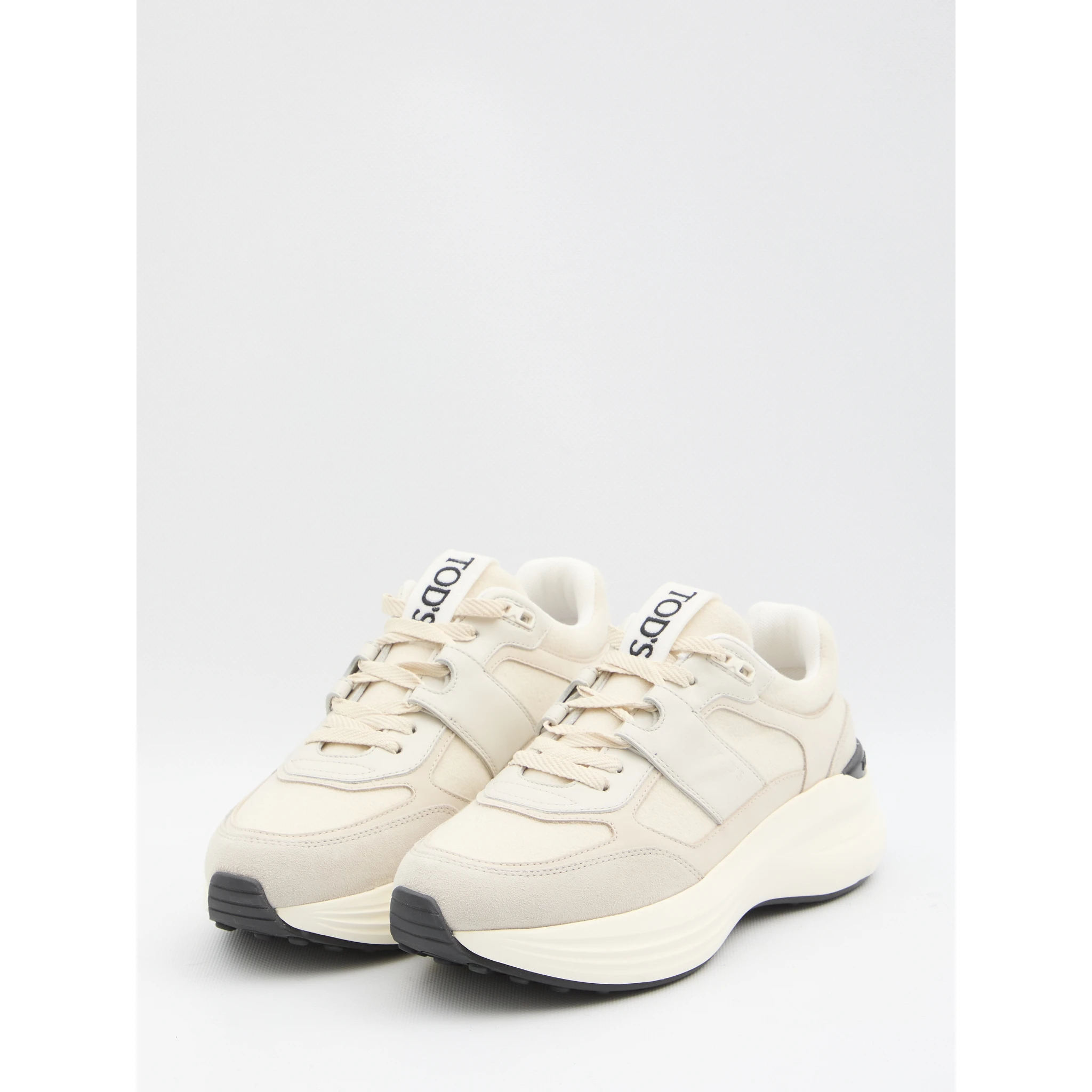 Sneakers in leather and fabric