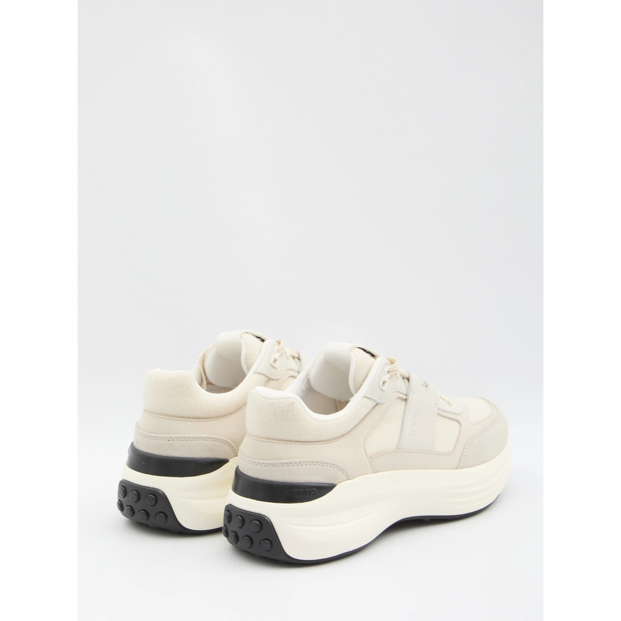 Sneakers in leather and fabric