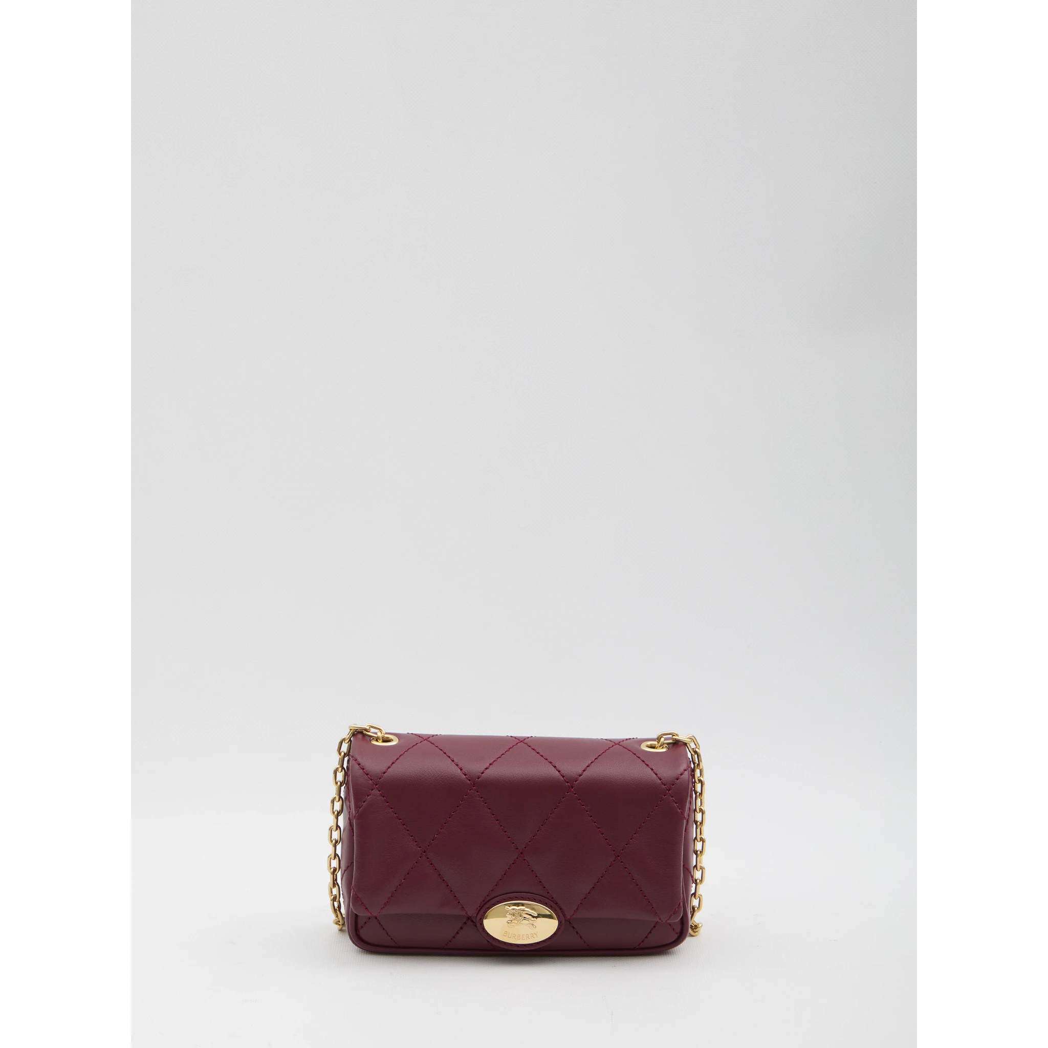 Strand pouch with chain