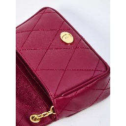 Strand pouch with chain