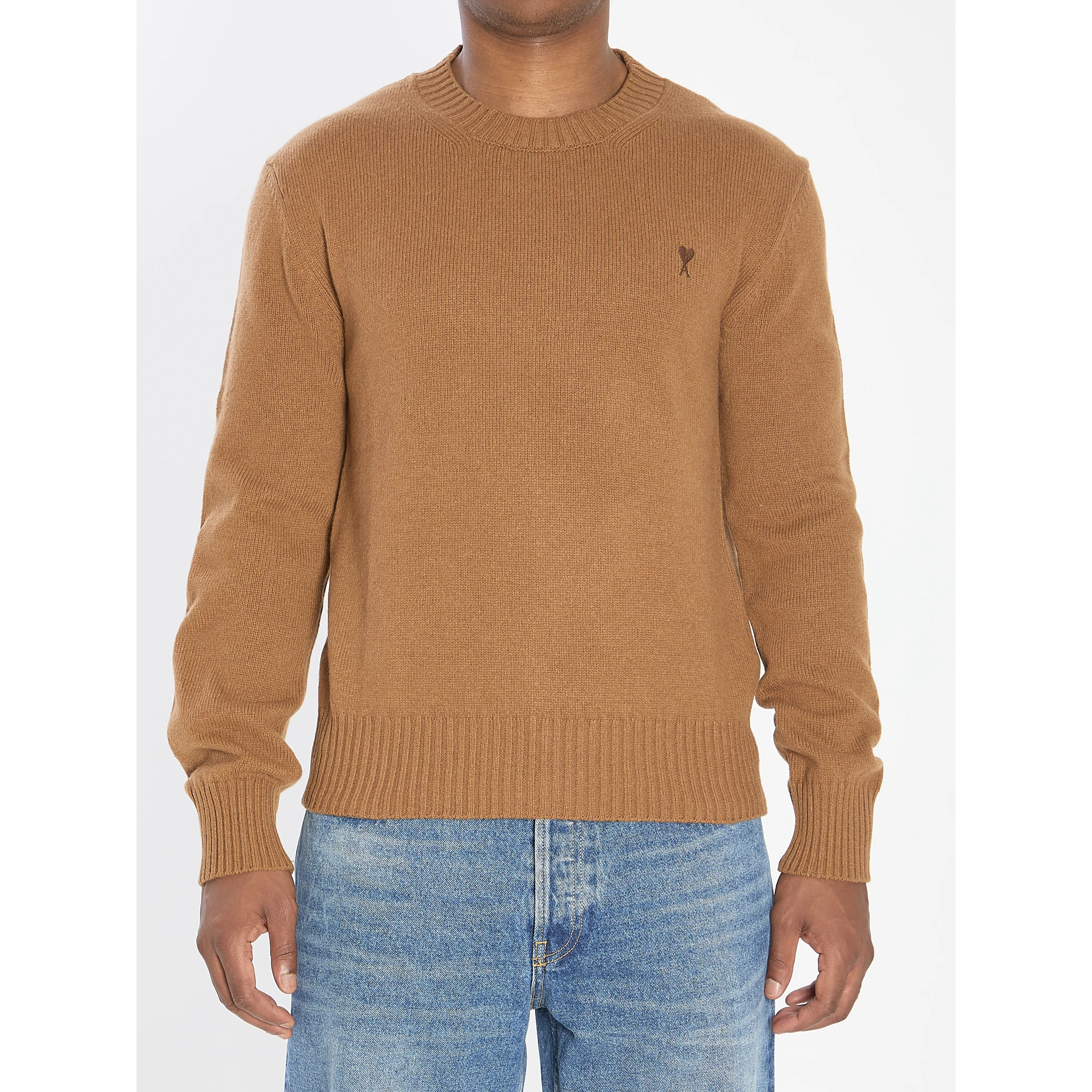 سترة برقبة دائرية من تصميم Ami de Coeur