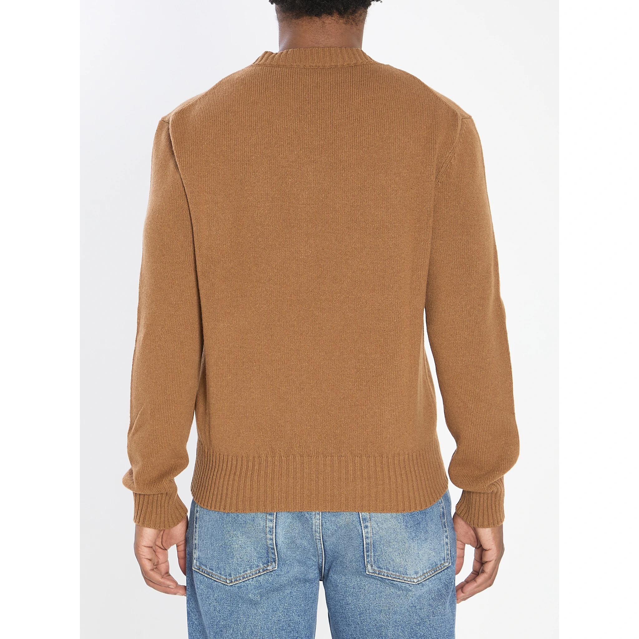 سترة برقبة دائرية من تصميم Ami de Coeur