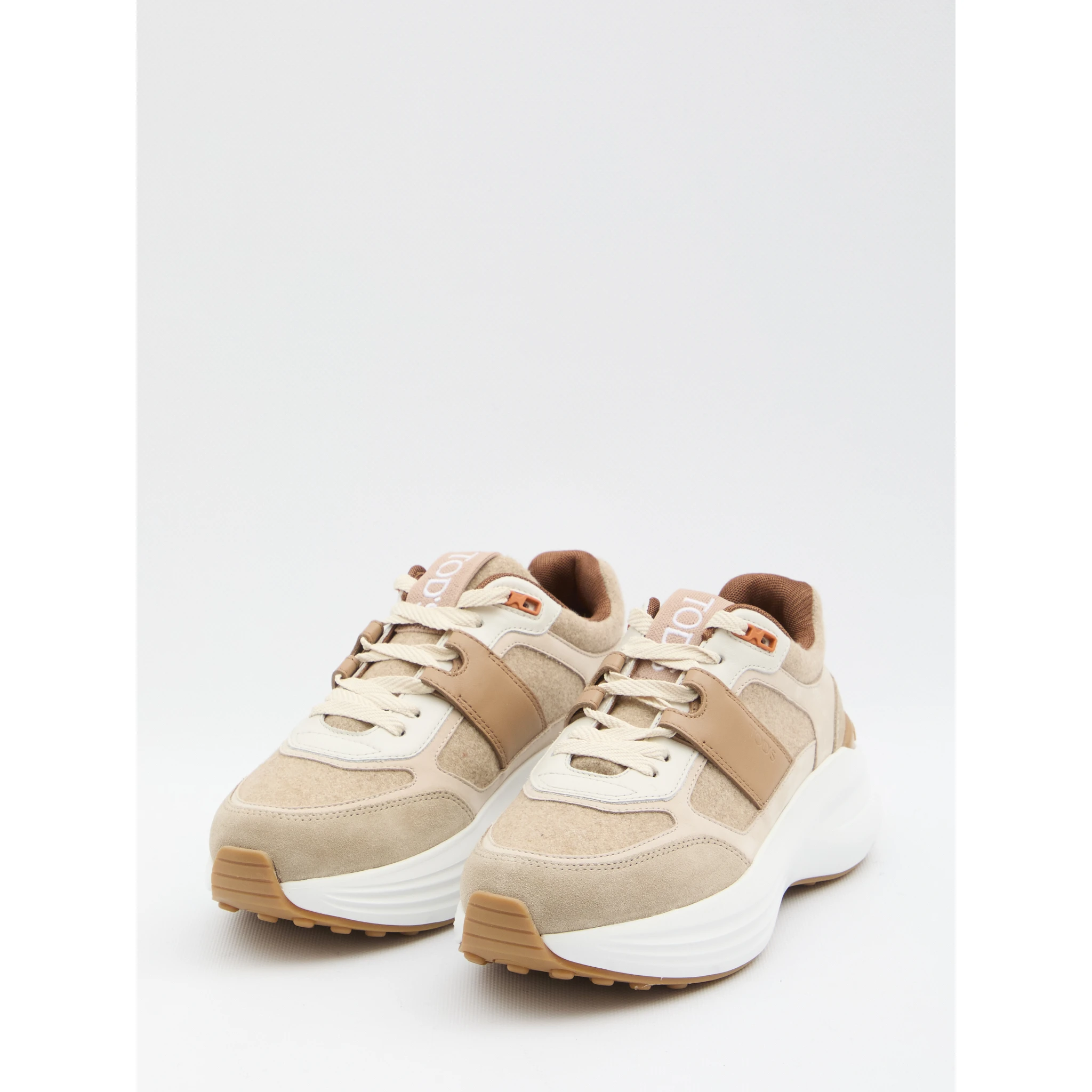 Sneakers in fabric and suede leather