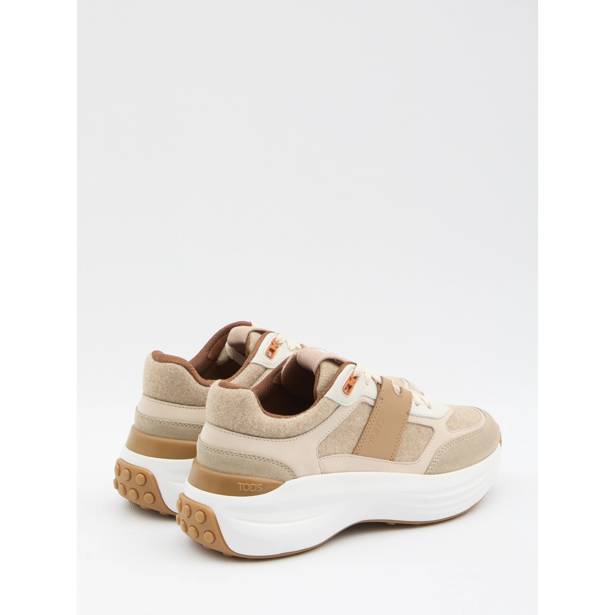 Sneakers in fabric and suede leather